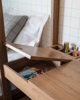 Тумба прикроватная деревянная с открывающимся верхом в столешнице