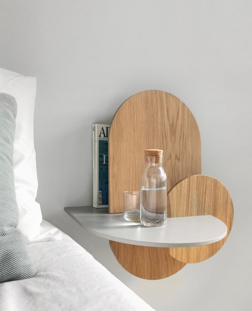 прикроватная полка в качестве тумбы необычной формы двух цветов из массива контемпорари